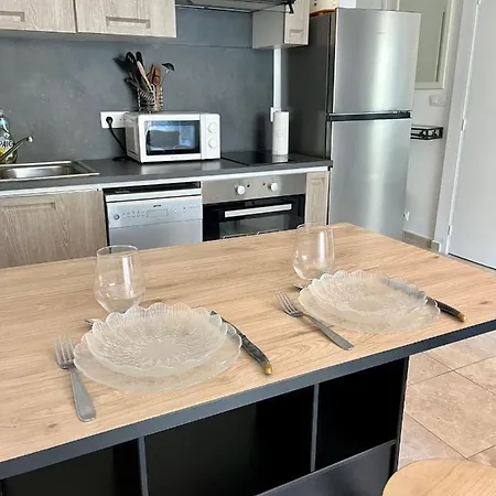 Bel Avec Balcon En Centre-ville דירה *