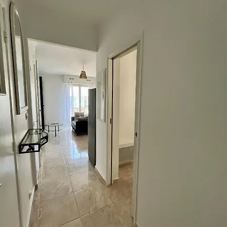 Bel Avec Balcon En Centre-ville דירה